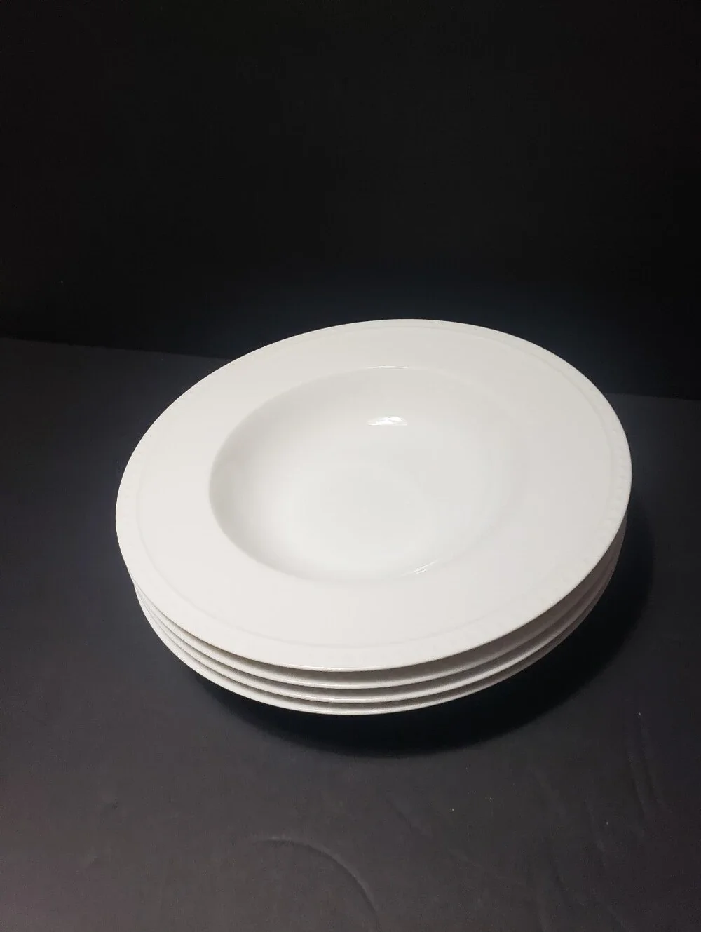 Set Of 4 CRATE & BARREL  *Staccato* Rimmed Soup Bowls